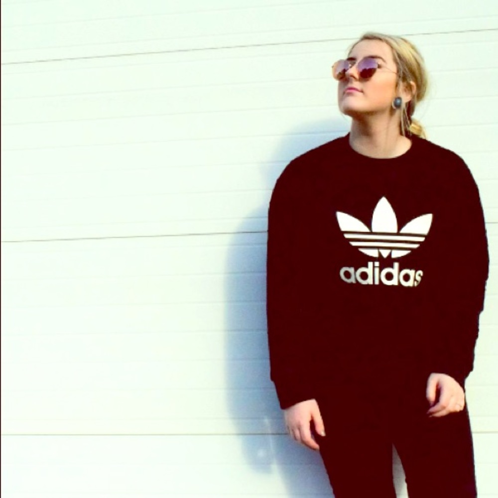 black oversized adidas sweater!! Never worn!!